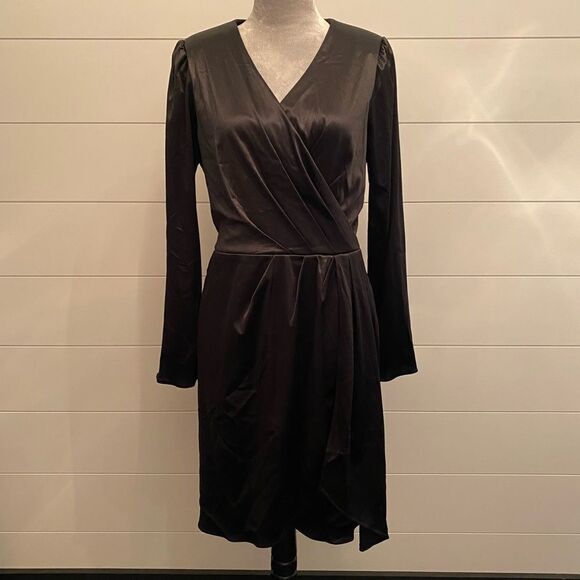 Elegant Black Wrap Dress - Picture 1 of 11